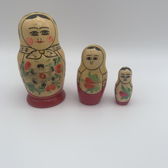 Vintage Russian Nesting Dolls Made in USSR Set of 3 Matryoshka Toy Figurines - Picture 1 of 12